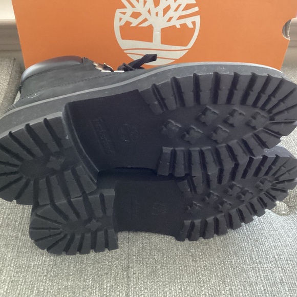 Timberland Women's Carnaby Cool 6" Water Resistant Boots, size 9 - Picture 10 of 12